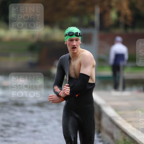 14.09.2025 - Stadtparktriathlon Michael Strokosch http://msf.ph/oto/8863602 14.09.2025 10:31:11 Schwimmen 813 meine-sportfotos.de