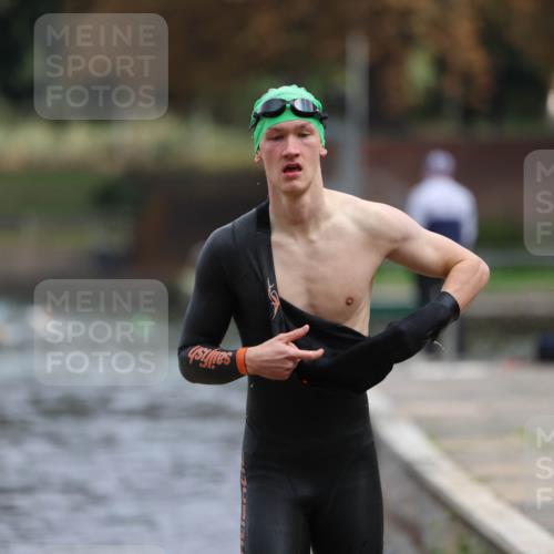 14.09.2025 - Stadtparktriathlon Michael Strokosch http://msf.ph/oto/8863604 14.09.2025 10:31:12 Schwimmen 813 meine-sportfotos.de