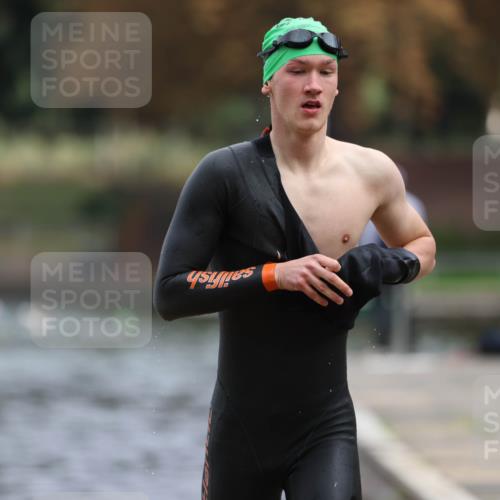 14.09.2025 - Stadtparktriathlon Michael Strokosch http://msf.ph/oto/8863605 14.09.2025 10:31:12 Schwimmen 813 meine-sportfotos.de