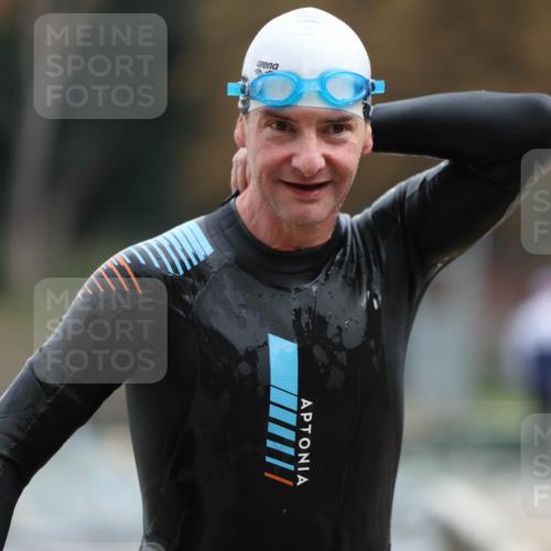 14.09.2025 - Stadtparktriathlon Michael Strokosch http://msf.ph/oto/8863643 14.09.2025 10:31:51 Schwimmen 737, 804, 811 meine-sportfotos.de