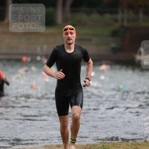 14.09.2025 - Stadtparktriathlon Michael Strokosch http://msf.ph/oto/8863650 14.09.2025 10:31:58 Schwimmen 737 meine-sportfotos.de