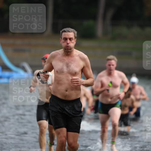14.09.2025 - Stadtparktriathlon Michael Strokosch http://msf.ph/oto/8863719 14.09.2025 10:32:35 Schwimmen 723, 740, 762, 781, 785, 801, 815 meine-sportfotos.de