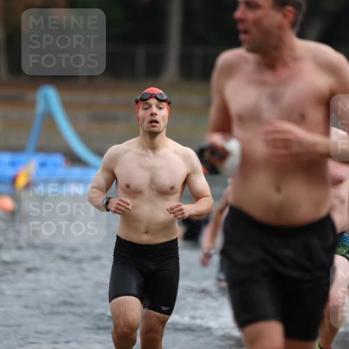 14.09.2025 - Stadtparktriathlon Michael Strokosch http://msf.ph/oto/8863727 14.09.2025 10:32:37 Schwimmen 723, 740, 762, 781, 801, 815, 816 meine-sportfotos.de