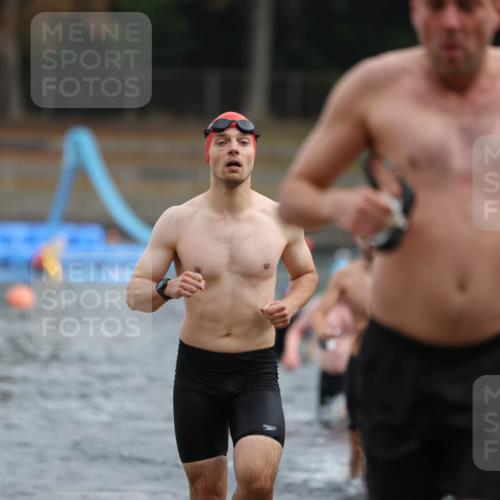 14.09.2025 - Stadtparktriathlon Michael Strokosch http://msf.ph/oto/8863729 14.09.2025 10:32:37 Schwimmen 723, 740, 762, 781, 801, 815, 816 meine-sportfotos.de