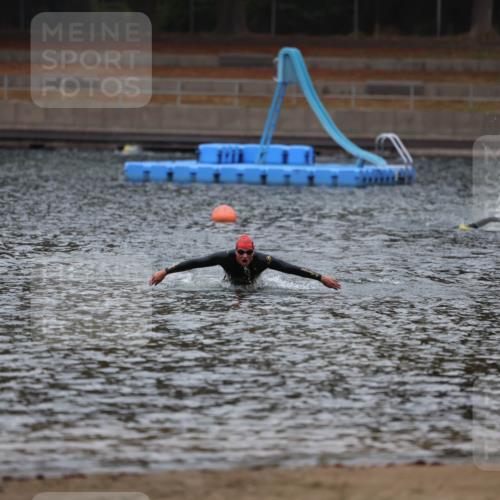 14.09.2025 - Stadtparktriathlon Michael Strokosch http://msf.ph/oto/8863741 14.09.2025 08:48:58 Schwimmen 315 meine-sportfotos.de