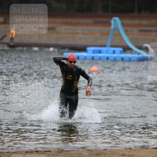 14.09.2025 - Stadtparktriathlon Michael Strokosch http://msf.ph/oto/8863746 14.09.2025 08:49:05 Schwimmen 315 meine-sportfotos.de
