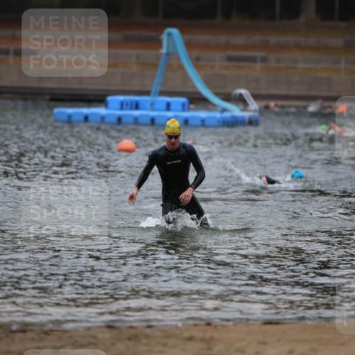 14.09.2025 - Stadtparktriathlon Michael Strokosch http://msf.ph/oto/8863795 14.09.2025 08:49:19 Schwimmen 310 meine-sportfotos.de