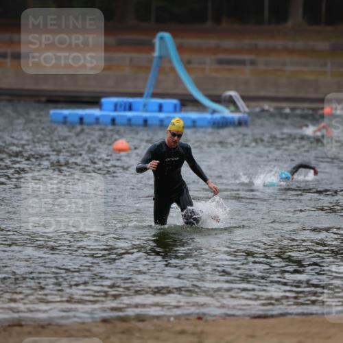 14.09.2025 - Stadtparktriathlon Michael Strokosch http://msf.ph/oto/8863797 14.09.2025 08:49:19 Schwimmen 310 meine-sportfotos.de