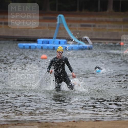 14.09.2025 - Stadtparktriathlon Michael Strokosch http://msf.ph/oto/8863802 14.09.2025 08:49:20 Schwimmen 310 meine-sportfotos.de