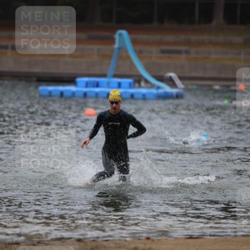 14.09.2025 - Stadtparktriathlon Michael Strokosch http://msf.ph/oto/8863806 14.09.2025 08:49:20 Schwimmen 310 meine-sportfotos.de