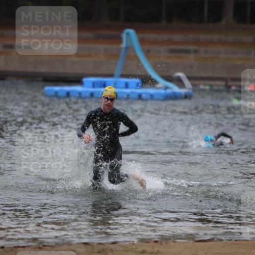 14.09.2025 - Stadtparktriathlon Michael Strokosch http://msf.ph/oto/8863808 14.09.2025 08:49:21 Schwimmen 310 meine-sportfotos.de