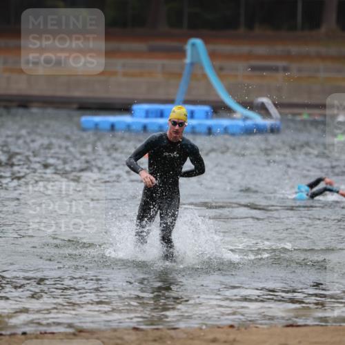 14.09.2025 - Stadtparktriathlon Michael Strokosch http://msf.ph/oto/8863810 14.09.2025 08:49:21 Schwimmen 310 meine-sportfotos.de