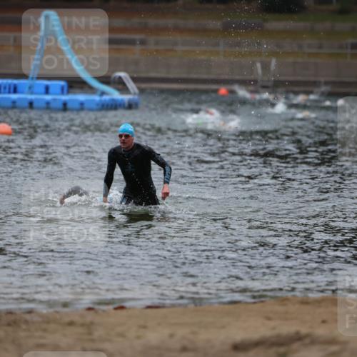 14.09.2025 - Stadtparktriathlon Michael Strokosch http://msf.ph/oto/8863847 14.09.2025 08:49:29 Schwimmen 307, 310, 334 meine-sportfotos.de