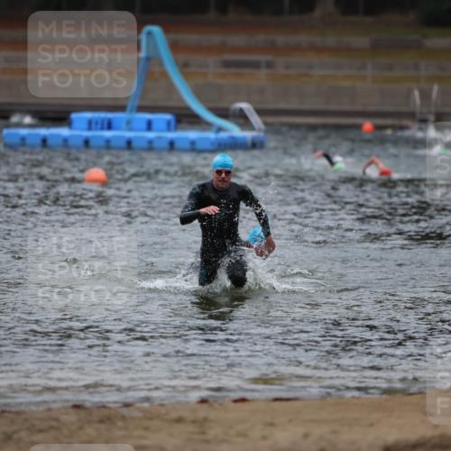 14.09.2025 - Stadtparktriathlon Michael Strokosch http://msf.ph/oto/8863852 14.09.2025 08:49:31 Schwimmen 307, 334 meine-sportfotos.de