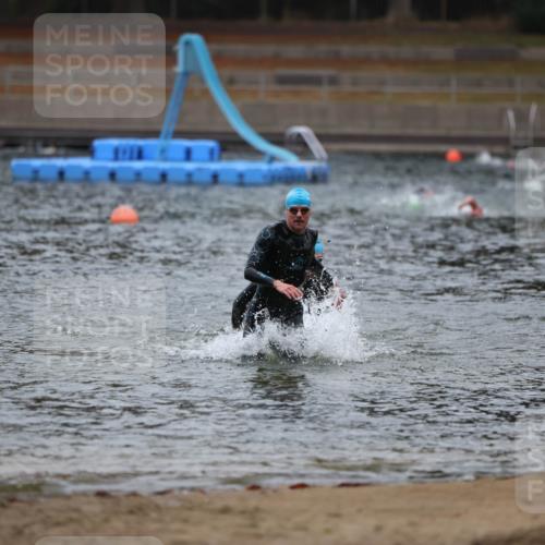 14.09.2025 - Stadtparktriathlon Michael Strokosch http://msf.ph/oto/8863854 14.09.2025 08:49:31 Schwimmen 307, 334 meine-sportfotos.de