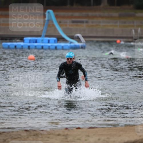 14.09.2025 - Stadtparktriathlon Michael Strokosch http://msf.ph/oto/8863857 14.09.2025 08:49:32 Schwimmen 307, 334 meine-sportfotos.de