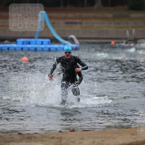 14.09.2025 - Stadtparktriathlon Michael Strokosch http://msf.ph/oto/8863861 14.09.2025 08:49:32 Schwimmen 307, 334 meine-sportfotos.de
