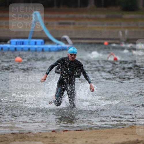14.09.2025 - Stadtparktriathlon Michael Strokosch http://msf.ph/oto/8863864 14.09.2025 08:49:33 Schwimmen 307, 334 meine-sportfotos.de