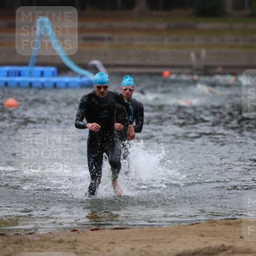 14.09.2025 - Stadtparktriathlon Michael Strokosch http://msf.ph/oto/8863867 14.09.2025 08:49:34 Schwimmen 307, 334 meine-sportfotos.de