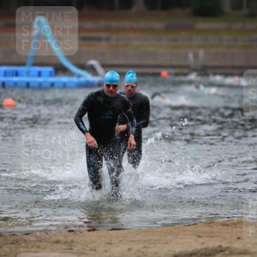 14.09.2025 - Stadtparktriathlon Michael Strokosch http://msf.ph/oto/8863869 14.09.2025 08:49:34 Schwimmen 307, 334 meine-sportfotos.de