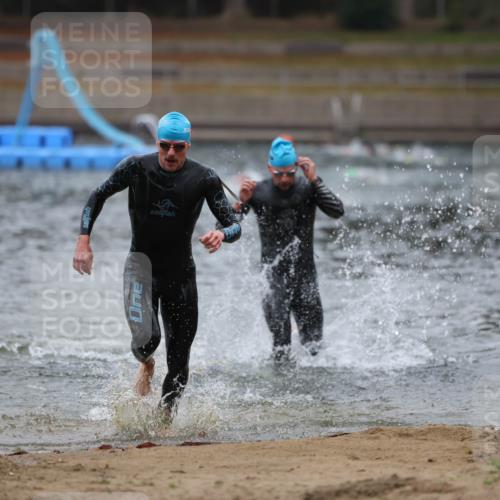 14.09.2025 - Stadtparktriathlon Michael Strokosch http://msf.ph/oto/8863874 14.09.2025 08:49:35 Schwimmen 307, 334 meine-sportfotos.de