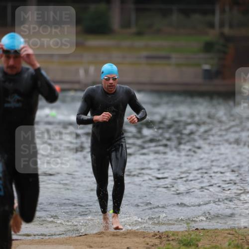 14.09.2025 - Stadtparktriathlon Michael Strokosch http://msf.ph/oto/8863881 14.09.2025 08:49:36 Schwimmen 307, 334 meine-sportfotos.de