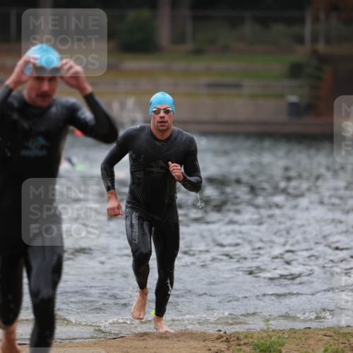 14.09.2025 - Stadtparktriathlon Michael Strokosch http://msf.ph/oto/8863882 14.09.2025 08:49:37 Schwimmen 307, 334 meine-sportfotos.de