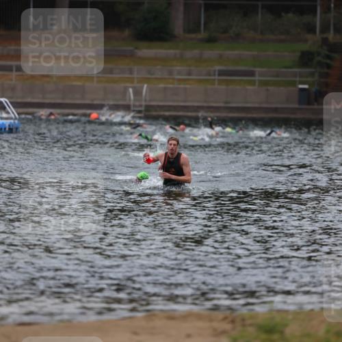 14.09.2025 - Stadtparktriathlon Michael Strokosch http://msf.ph/oto/8863902 14.09.2025 08:49:52 Schwimmen  meine-sportfotos.de