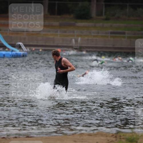14.09.2025 - Stadtparktriathlon Michael Strokosch http://msf.ph/oto/8863920 14.09.2025 08:50:00 Schwimmen 351, 355 meine-sportfotos.de