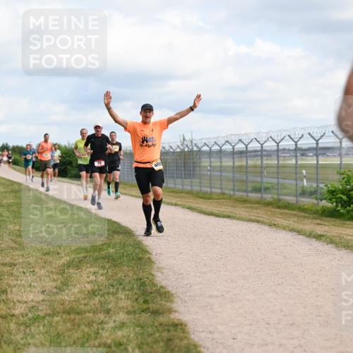 14.09.2025 - Airport Race Dr. Thomas Lammeyer http://msf.ph/oto/8863923 14.09.2025 12:03:52 Laufen 1262, 79, 400, 28 meine-sportfotos.de