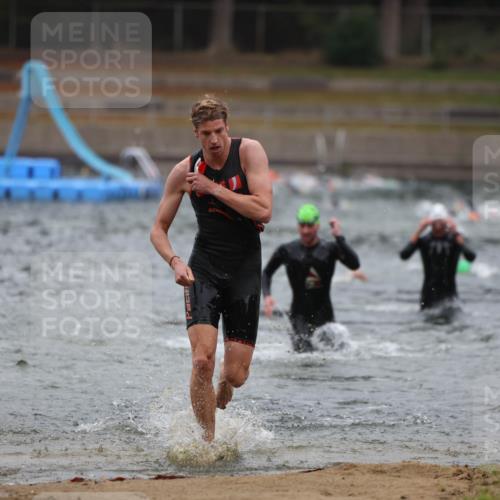 14.09.2025 - Stadtparktriathlon Michael Strokosch http://msf.ph/oto/8863935 14.09.2025 08:50:04 Schwimmen 351, 355 meine-sportfotos.de