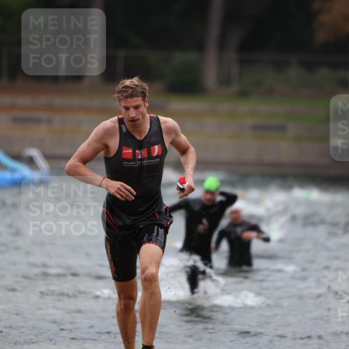 14.09.2025 - Stadtparktriathlon Michael Strokosch http://msf.ph/oto/8863940 14.09.2025 08:50:05 Schwimmen 309, 351, 355 meine-sportfotos.de