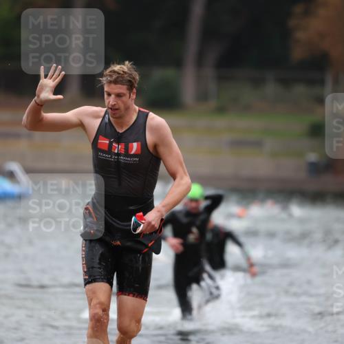 14.09.2025 - Stadtparktriathlon Michael Strokosch http://msf.ph/oto/8863943 14.09.2025 08:50:06 Schwimmen 309, 351, 355 meine-sportfotos.de