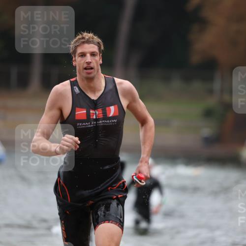 14.09.2025 - Stadtparktriathlon Michael Strokosch http://msf.ph/oto/8863948 14.09.2025 08:50:07 Schwimmen 309, 351, 355 meine-sportfotos.de