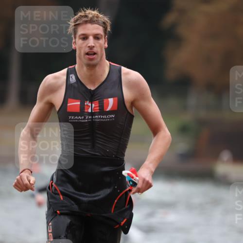 14.09.2025 - Stadtparktriathlon Michael Strokosch http://msf.ph/oto/8863951 14.09.2025 08:50:07 Schwimmen 309, 351, 355 meine-sportfotos.de