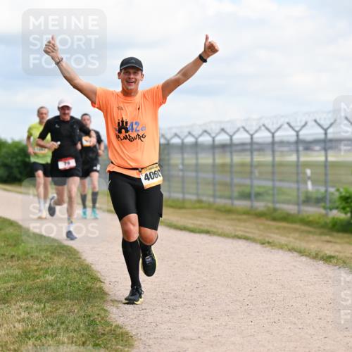 14.09.2025 - Airport Race Dr. Thomas Lammeyer http://msf.ph/oto/8863952 14.09.2025 12:03:54 Laufen 42, 4060 meine-sportfotos.de