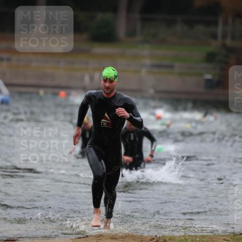 14.09.2025 - Stadtparktriathlon Michael Strokosch http://msf.ph/oto/8863961 14.09.2025 08:50:09 Schwimmen 309, 351, 355 meine-sportfotos.de