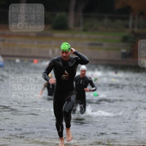 14.09.2025 - Stadtparktriathlon Michael Strokosch http://msf.ph/oto/8863962 14.09.2025 08:50:09 Schwimmen 309, 351, 355 meine-sportfotos.de
