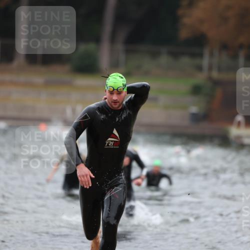 14.09.2025 - Stadtparktriathlon Michael Strokosch http://msf.ph/oto/8863967 14.09.2025 08:50:10 Schwimmen 309, 351, 355 meine-sportfotos.de