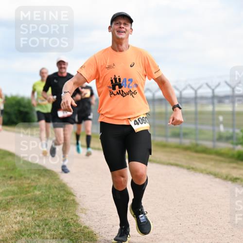 14.09.2025 - Airport Race Dr. Thomas Lammeyer http://msf.ph/oto/8863968 14.09.2025 12:03:55 Laufen 42, 4060 meine-sportfotos.de