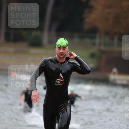 14.09.2025 - Stadtparktriathlon Michael Strokosch http://msf.ph/oto/8863971 14.09.2025 08:50:11 Schwimmen 309, 355 meine-sportfotos.de