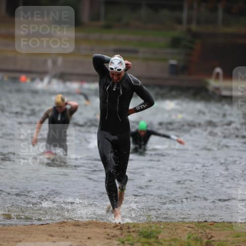 14.09.2025 - Stadtparktriathlon Michael Strokosch http://msf.ph/oto/8863982 14.09.2025 08:50:14 Schwimmen 309, 335, 355 meine-sportfotos.de