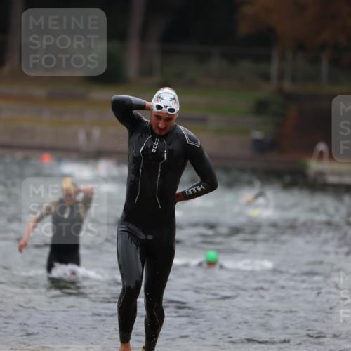 14.09.2025 - Stadtparktriathlon Michael Strokosch http://msf.ph/oto/8863989 14.09.2025 08:50:15 Schwimmen 309, 335, 355 meine-sportfotos.de