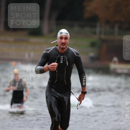 14.09.2025 - Stadtparktriathlon Michael Strokosch http://msf.ph/oto/8863994 14.09.2025 08:50:16 Schwimmen 309, 330, 335 meine-sportfotos.de