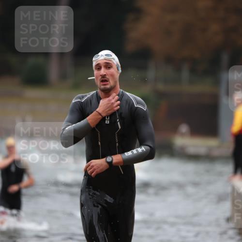 14.09.2025 - Stadtparktriathlon Michael Strokosch http://msf.ph/oto/8863997 14.09.2025 08:50:17 Schwimmen 309, 330, 335 meine-sportfotos.de