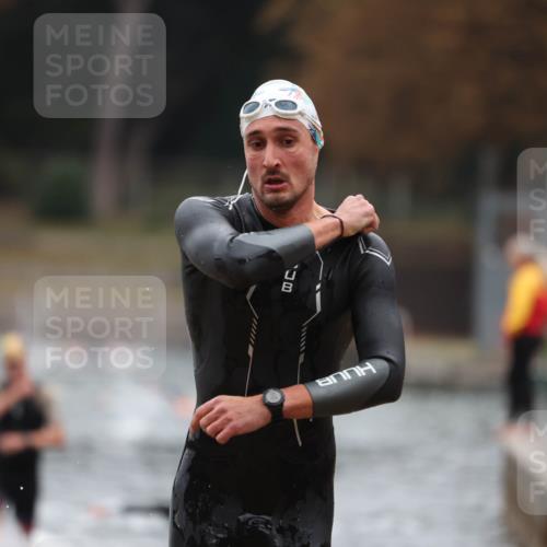 14.09.2025 - Stadtparktriathlon Michael Strokosch http://msf.ph/oto/8864001 14.09.2025 08:50:18 Schwimmen 309, 330, 335 meine-sportfotos.de