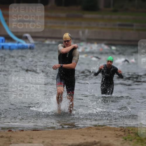 14.09.2025 - Stadtparktriathlon Michael Strokosch http://msf.ph/oto/8864006 14.09.2025 08:50:20 Schwimmen 309, 330, 335 meine-sportfotos.de