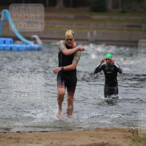 14.09.2025 - Stadtparktriathlon Michael Strokosch http://msf.ph/oto/8864009 14.09.2025 08:50:21 Schwimmen 309, 330, 335 meine-sportfotos.de