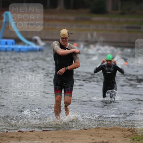 14.09.2025 - Stadtparktriathlon Michael Strokosch http://msf.ph/oto/8864010 14.09.2025 08:50:21 Schwimmen 309, 330, 335 meine-sportfotos.de
