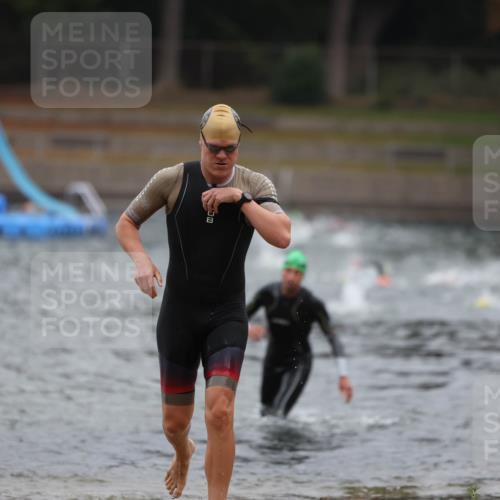 14.09.2025 - Stadtparktriathlon Michael Strokosch http://msf.ph/oto/8864018 14.09.2025 08:50:23 Schwimmen 330, 335 meine-sportfotos.de